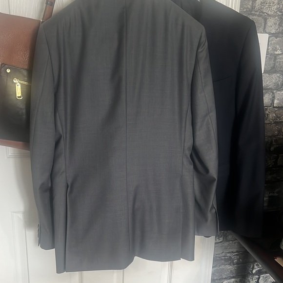 Gray suit - Picture 6 of 6